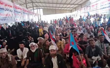 مكتب التربية والتعليم بخنفر ينضم إلى صفوف المعتصمين في أبين دعمًا لإعلان دولة الجنوب العربي