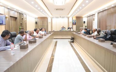 الوزير السقطري يترأس اجتماعًا استثنائيًا بالهيئة العامة للبحوث والارشاد الزراعي ويشدد على أهمية تفعيل دورها الاستراتيجي