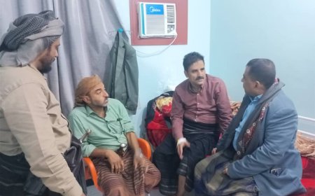 مدير عام شرطة شبوة يطمئن على صحة العميد الجبواني