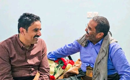 القائد العام لقوات دفاع شبوة يزور العميد علي أحمد الجبواني عضو هيئة رئاسة المجلس الإنتقالي للاطمئنان على صحته