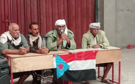 مخيم الاعتصام المفتوح بالمنطقة الوسطى يحتضن ندوة سياسية توعوية