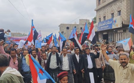 استجابة لدعوة انتقالي لحج: مهرجاناً خطابياً حاشد ومسيرة شعبية كبرى في مسيمير الحواشب بلحج