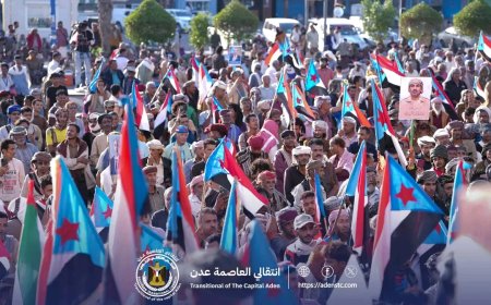 ساحة الاعتصام المفتوح في العاصمة عدن تستقبل جماهير أبناء باكازم محافظة أبين