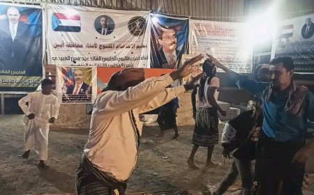 مخيم الاعتصام بزنجبار يحتضن أمسية شعرية على أنغام الدان بمشاركة نخبة من الشعراء