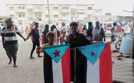 اعتصام أبين المفتوح.. مشاركة الأطفال بوجوه يحدوها الأمل بغدٍ مشرق