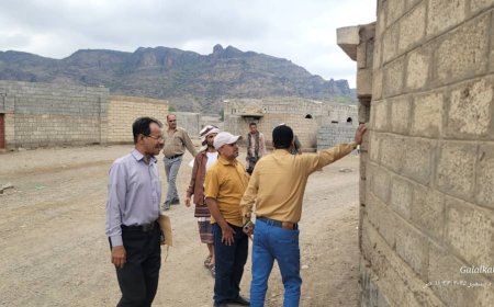 بدعم وتمويل من الشركة الوطنية للأسمنت.. مدير عام المسيمير يسلم موقع مشروع صيانة وتأهيل سور مدرسة الشهيد عباس