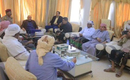 رئيس الجمعية الوطنية يلتقي قبيلة آل علي بن نعمان بمدينة سيئون