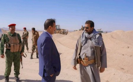 المحافظ بن الوزير يتفقد تجهيزات في مشروع إنشاء مركز شبوة للمؤتمرات والمعارض