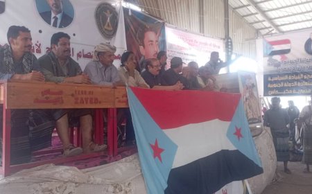 ساحة اعتصام زنجبار: تفاعل الخطاب السياسي والإبداع الشعري