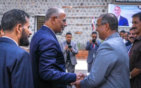 الرئيس الزُبيدي يطّلع على سير العمل في وزارتي الشؤون الاجتماعية والعمل والخدمة المدنية والتأمينات