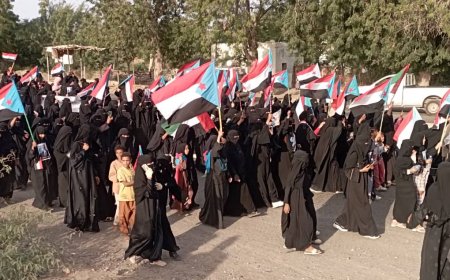 جماهير نسوية حاشدة في الحسيني بلحج تطالب بإعلان الدولة الجنوبية وتجدد التفويض للرئيس الزبيدي