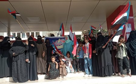 موظفات شركة النفط – فرع عدن يشاركن في الاعتصام المفتوح بساحة التحرير والاستقلال بخورمكسر للمطالبة بإعلان الاستقلال الثاني لدولة الجنوب العربي