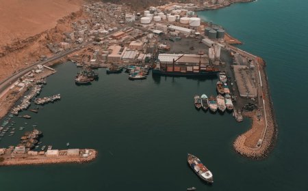 ميناء المكلا يستأنف نشاطه الملاحي والتجاري بشكل طبيعي