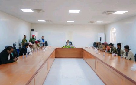 المحافظ بن الوزير يؤكد أولوية رعاية المؤسسة العسكرية وتعزيز استقرار شبوة خلال لقائه ضباط وأفراد اللواء الثاني مشاة جبلي