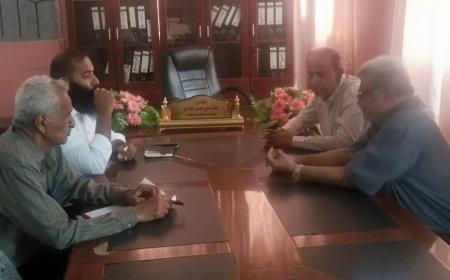 السلطة زنجبار والأشغال العامة وهيئة الأراضي تبحث وقف البناء العشوائي وتنظيم التخطيط الحضري للمدينة. 