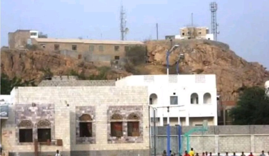 السلطة المحلية خنفر : نقطة الجباية قرب جسر "أبو شنب" المخزن غير قانونية وتم إبلاغ قيادة السلطة المحلية أبين وقيادة أمن أبين بشأنها