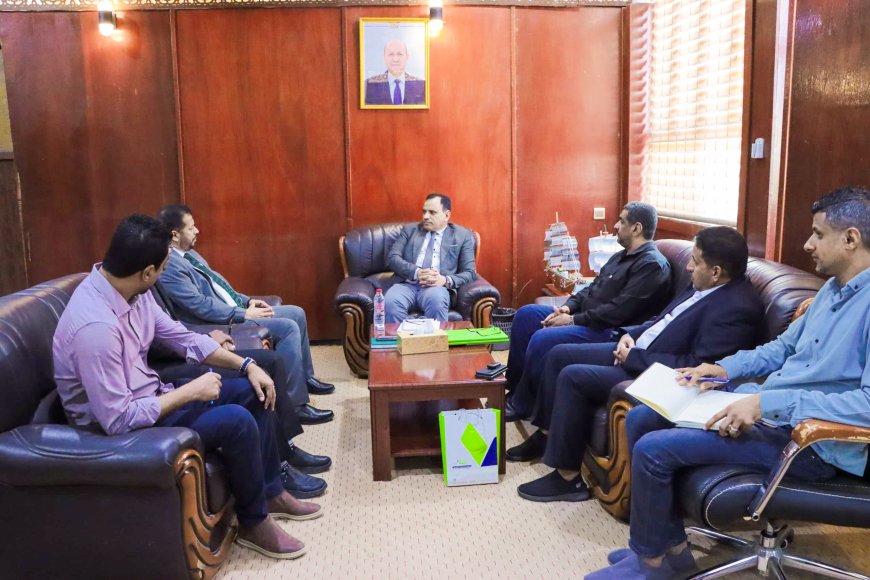 الوزير السقطري يلتقي فريق مؤسسة صلة للتنمية
