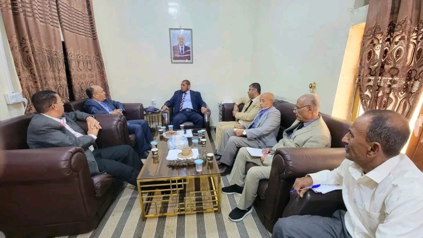 محافظ سقطرى يناقش مع نائب وزير الصناعة آليات تعزيز الأداء المؤسسي للقطاعين الصناعي والتجاري