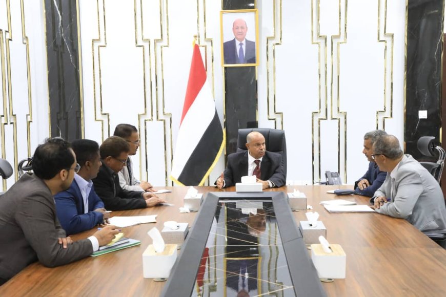 محافظ حضرموت يترأس اجتماعًا للسلطة التنفيذية ويؤكد أهمية الحفاظ على وحدة حضرموت وضمان توفير الخدمات الأساسية للمواطنين