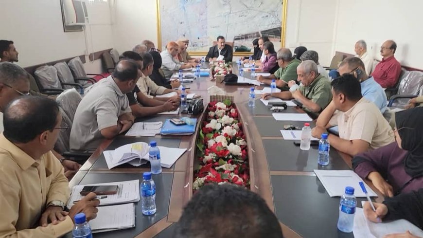 تنفيذي المنصورة  يناقش تقارير الصرف الصحي ولجنة مجلس الآباء بمدارس المديرية