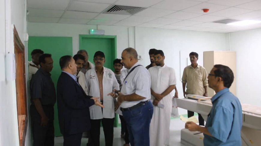 الأمين العام للمجلس المحلي بأبين يزور مستشفى الرازي للوقوف على سير الخدمات الطبية والتحديات التشغيلية