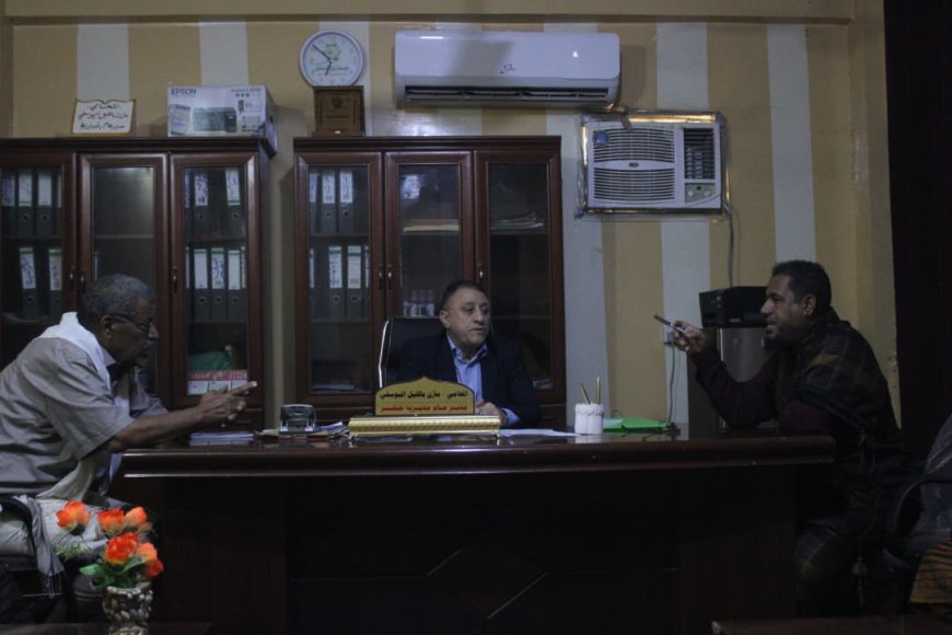 اجتماع هام لأمين عام المجلس المحلي في أبين يناقش معوقات إعادة تأهيل البنية التحتية للطرقات في خنفر ويوجه بدعم نادي خنفر