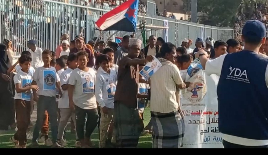 مشاركة فاعلة لطلاب المدارس في الكرنفال الجماهيري بعيد الاستقلال