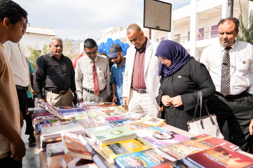 تنظيم المعرض الأول للكتاب في مديرية صيرة بعدن احتفاءً بذكرى الاستقلال
