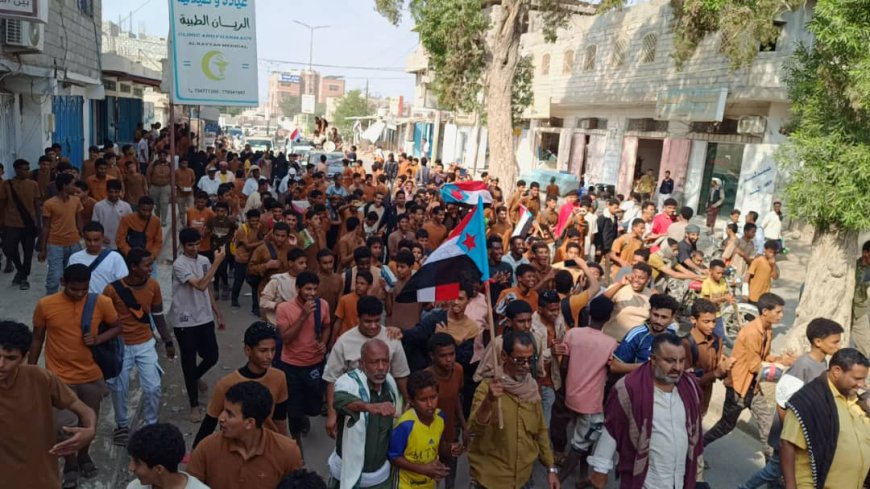 مسيرة جماهيرية حاشدة في خنفر تأييداً لقوات النخبة الحضرمية واستعادة الأمن في الوادي