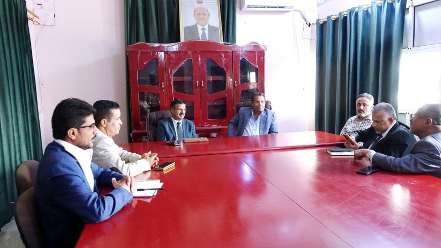 محافظ ابين يلتقي بفريق االتوجيه والرقابة   في الانتقالي لمناقشة الاوضاع العامة وتعزيز التعاون المشترك