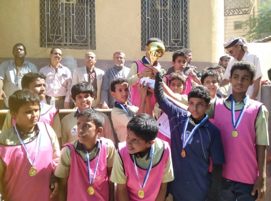 بركلات الترجيح  ثامن ب  بطلاً و ثامن أ وصيفاً لدوري النجوم المدرسي الكروي -- في مدرسة صناع المستقبل الأهلية في حبان بشبوة