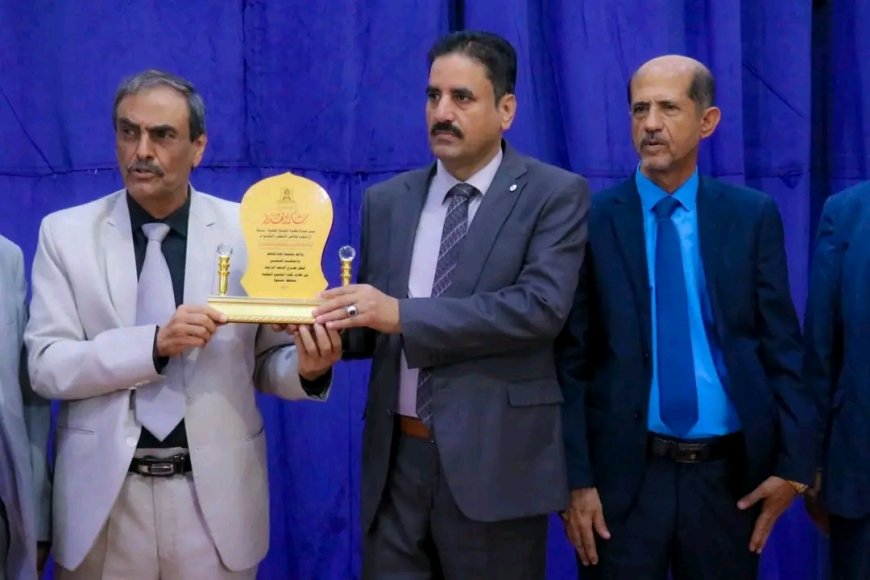 بحضور الأمين العام هشلة.. كلية المجتمع بالمحافظة تحتفي بتخرج الدفعة الرابعة