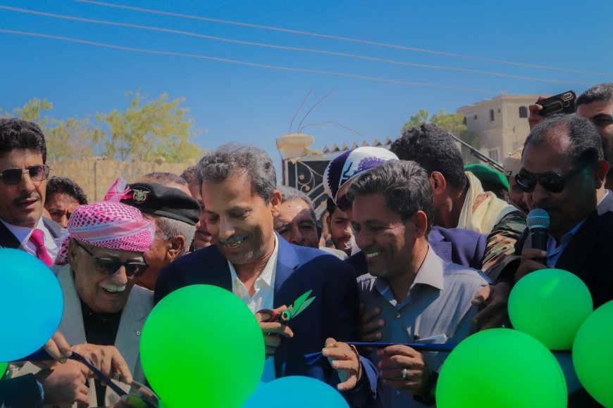 محافظ أبين يفتتح ملعب"الناصر عرفان" الدولي بحضور وزاري ورسمي واسع