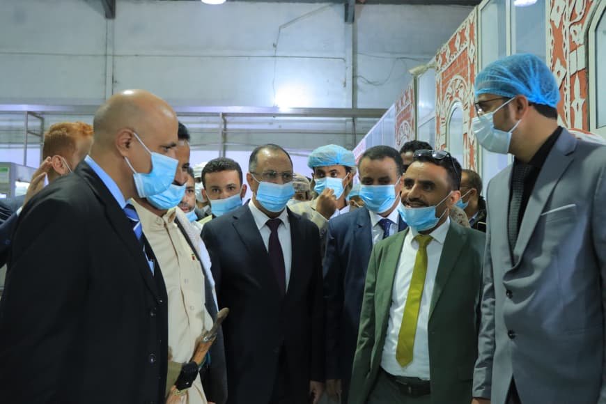 مأرب.. وزير الصناعة يترأس اجتماع لجنة الاصلاحات السعرية ويزور عددا من المصانع