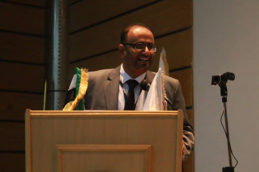 فضيل يهنئ الدكتور/ محمد علي بن عبود لتكريمه بدرع المؤتمر الدولي للتقانة الحيوية بجامعة دمشق 