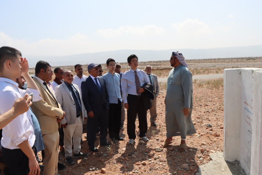محافظ سقطرى ونائب وزير الصناعة والتجارة والقائم بأعمال السفير الصيني يتفقدون موقع مشروع ميناء قرمة ويزورون المستشفى السعودي الميداني