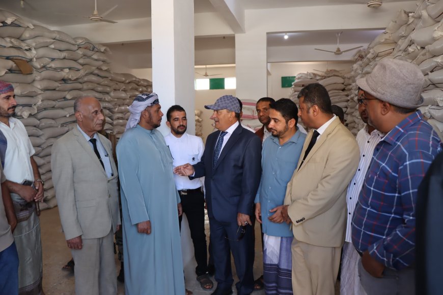 محافظ سقطرى ونائب وزير الصناعة يفتتحان “متجر مجموعة المطوع للتجارة” ويشيدان بدور القطاع الخاص في تعزيز الاقتصاد الوطني