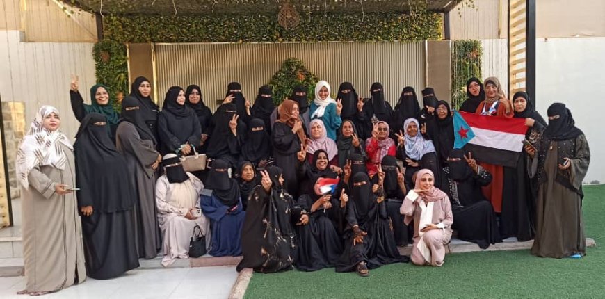 تجمع نسوي جنوبي يؤكد وحدة الصف تحت شعار “ساعة صفا” في عدن