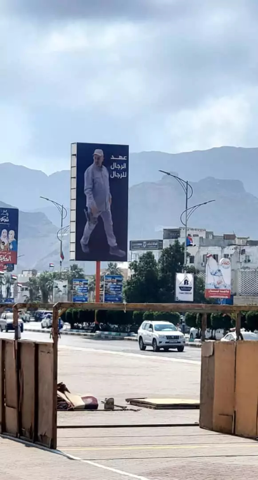 عاجل.. انتقالي العاصمة عدن ينصب أولى خيم الاعتصام الجماهيري بساحة العروض في خورمكسر للمطالبة بإعلان دولة الجنوب العربي