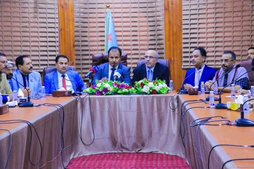 الكثيري يرأس اجتماعًا تنسيقيًا موسّعًا للمكتب التنفيذي بالوادي والصحراء والقيادة المحلية للمجلس الانتقالي