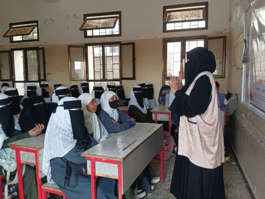 أبين.. محاضرة توعوية بمجمع بلقيس للبنات بسواحل حول العنف ضد المرأة