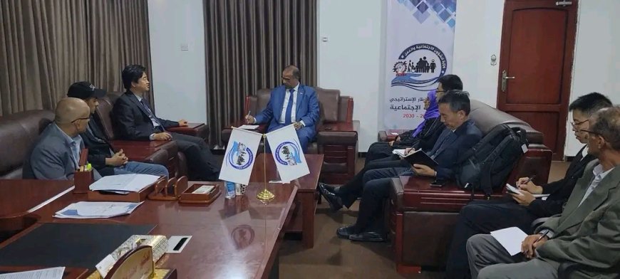 الوزير الزعوري يبحث مع القائم بأعمال السفير الصيني سبل دعم برامج ذوي الإعاقة