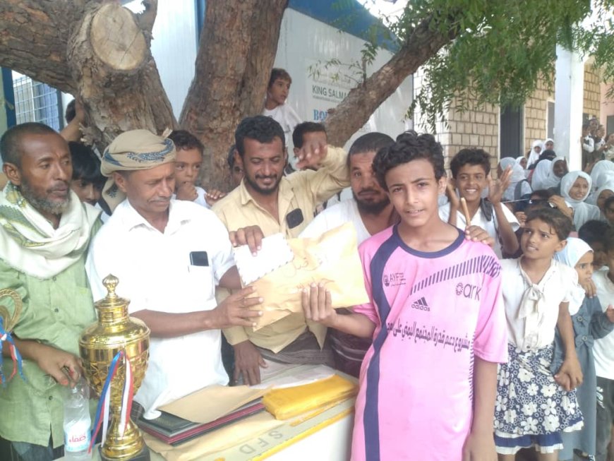 مدرسة دهل أحمد بزنجبار تختتم الدوري المدرسي بتتويج الصف السادس بطلاً للبطولة