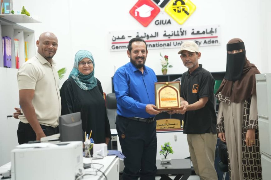 تكريم الدكتور عادل النمري لمساهمته البارزة في مشروع عدسة الإبداع نحو السلام