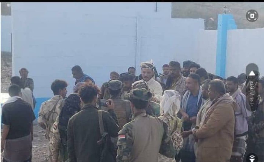 رفع أعلام دولة الجنوب العربي على المرافق الحكومية بمديرية الوضيع بأبين 