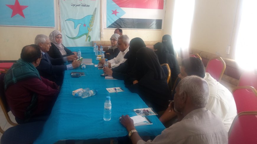 لقاء تشاوري بين الفريق الرئاسي للتوجيه والرقابة ومنظمة الحزب الاشتراكي بحضرموت