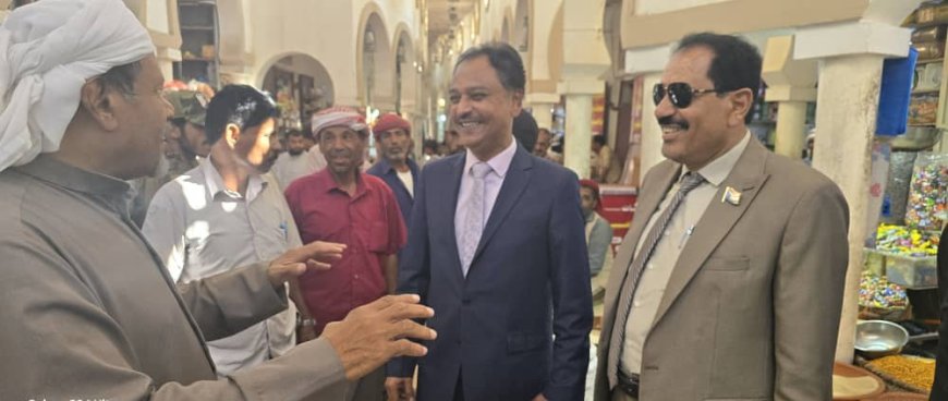 باعوم يتفقد أسواق سيئون ويطمئن على عودة الحياة الطبيعية بعد تحرر الوادي