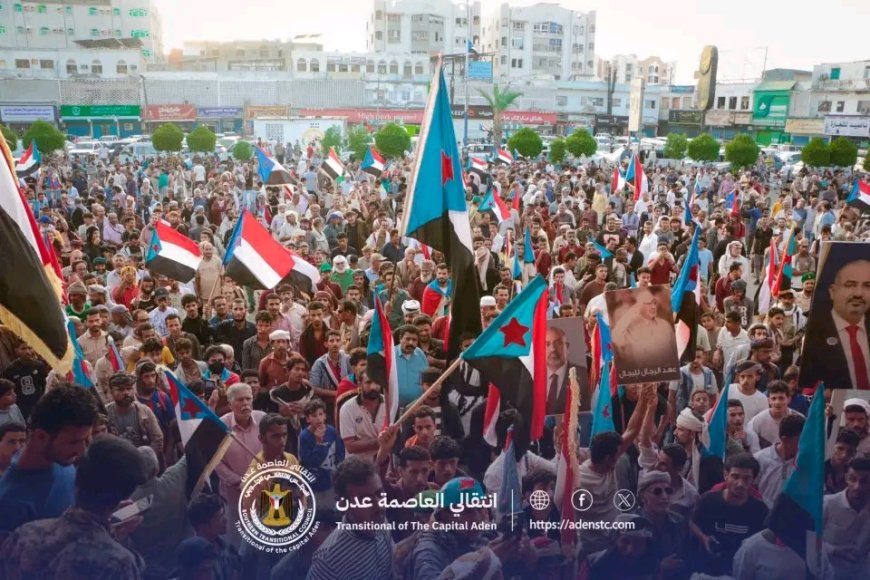 بدعوات من انتقالي العاصمة عدن.. تواصل فعالية الاعتصام الجماهيري في ساحة العروض لليوم الثاني وسط فعاليات فنية وتراثية