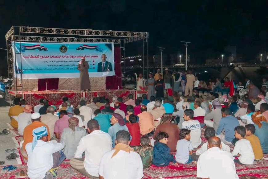 انتقالي حضرموت ينظم محاضرة توعوية في ساحة الاعتصام بالمكلا عن مشروعية الدفاع عن الأرض ودوره