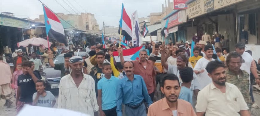 انتقالي لحج ينظم فعالية جماهيرية حاشدة في الحوطة 